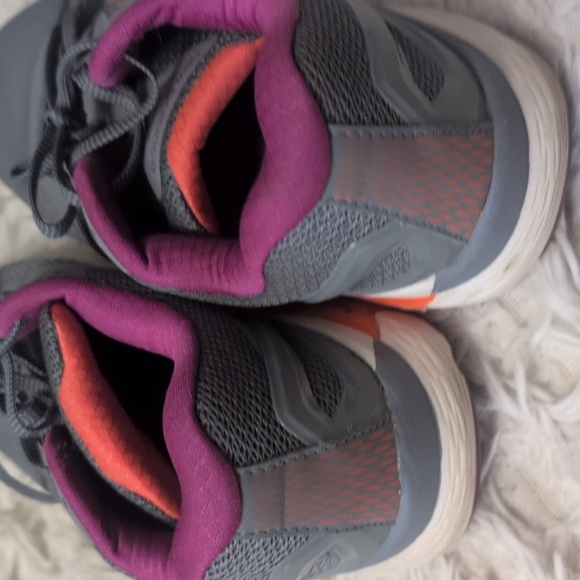 New Balance Women's Charcoal and Magenta Sneakers - Picture 4 of 8